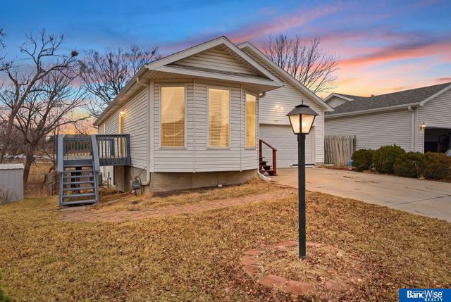 1557 SW 11Th Place, Lincoln, NE 68522