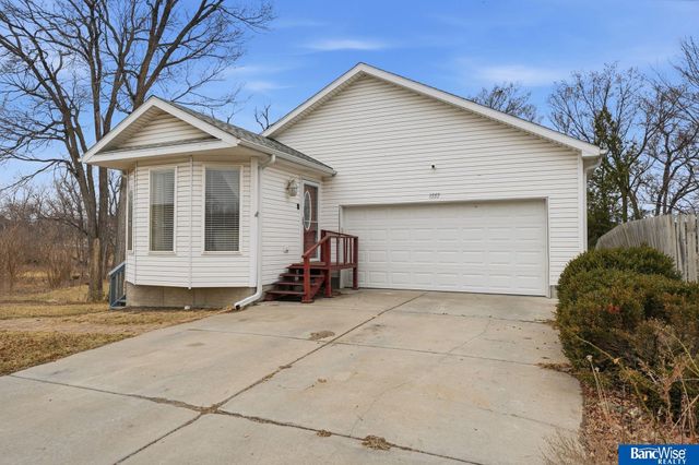 1557 SW 11Th Place, Lincoln, NE 68522