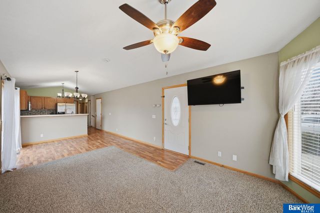 1557 SW 11Th Place, Lincoln, NE 68522