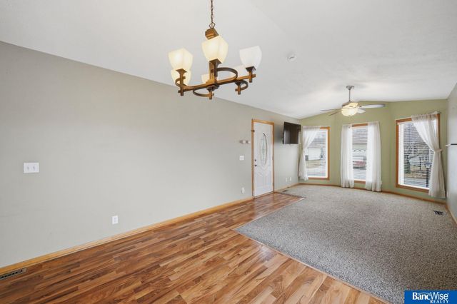 1557 SW 11Th Place, Lincoln, NE 68522