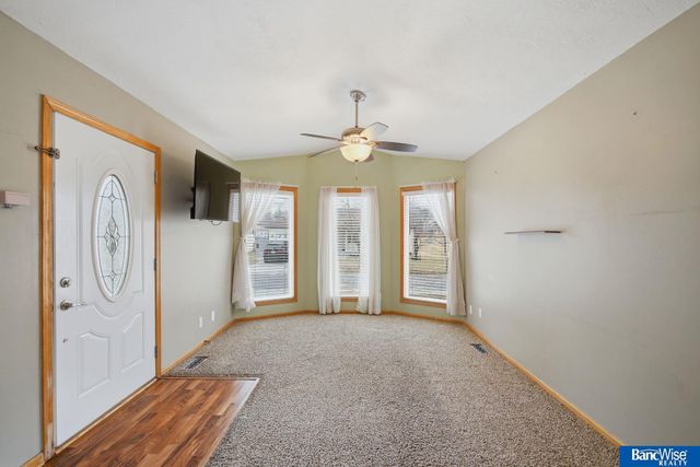 1557 SW 11Th Place, Lincoln, NE 68522