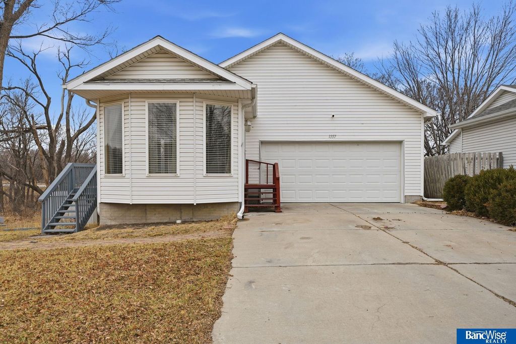 1557 SW 11Th Place, Lincoln, NE 68522
