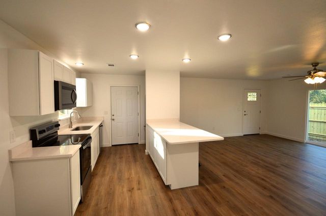 1653 Navajoe TRL, Kingsland, TX 78639