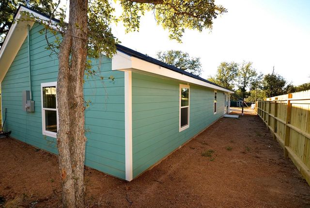 1653 Navajoe TRL, Kingsland, TX 78639