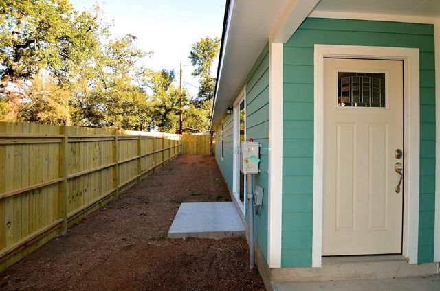 1653 Navajoe TRL, Kingsland, TX 78639