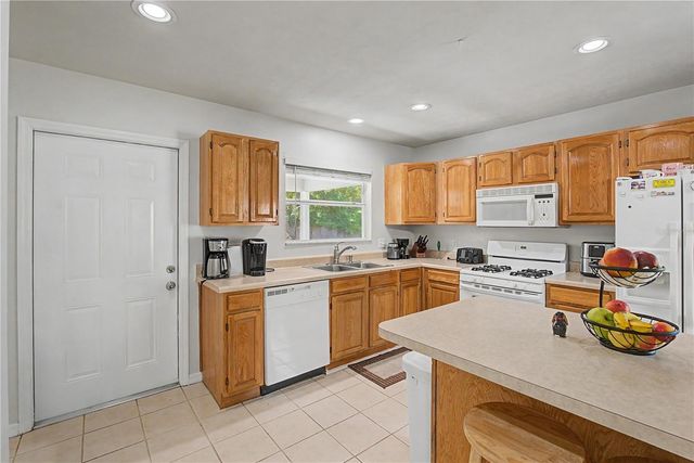 6727 NW 26 TERRACE, Gainesville, FL 32653