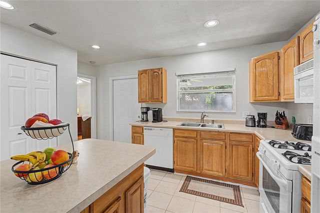 6727 NW 26 TERRACE, Gainesville, FL 32653