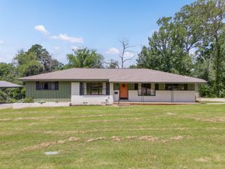 137 Gardner Drive, Palestine, TX 75803