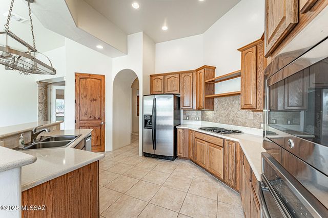 767 E Canyon Rock Road, Green Valley, AZ 85614