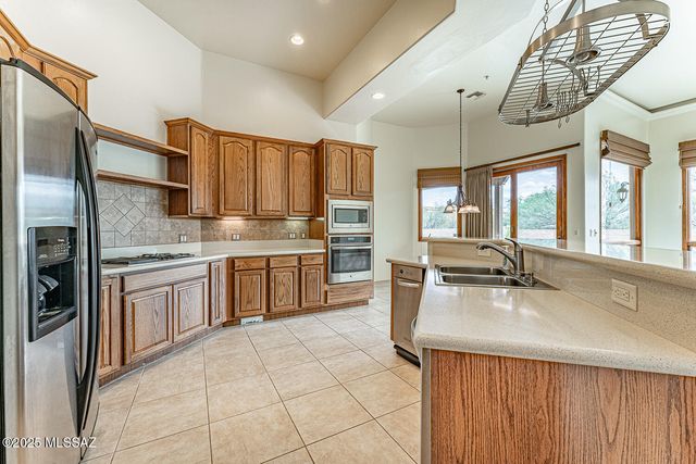 767 E Canyon Rock Road, Green Valley, AZ 85614