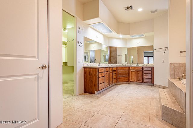 767 E Canyon Rock Road, Green Valley, AZ 85614