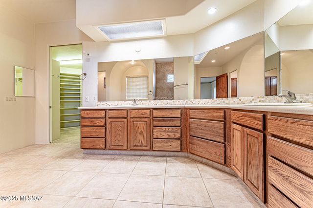 767 E Canyon Rock Road, Green Valley, AZ 85614