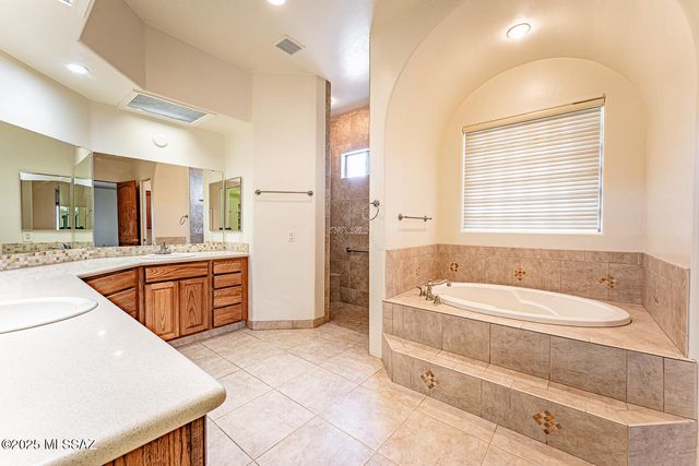 767 E Canyon Rock Road, Green Valley, AZ 85614