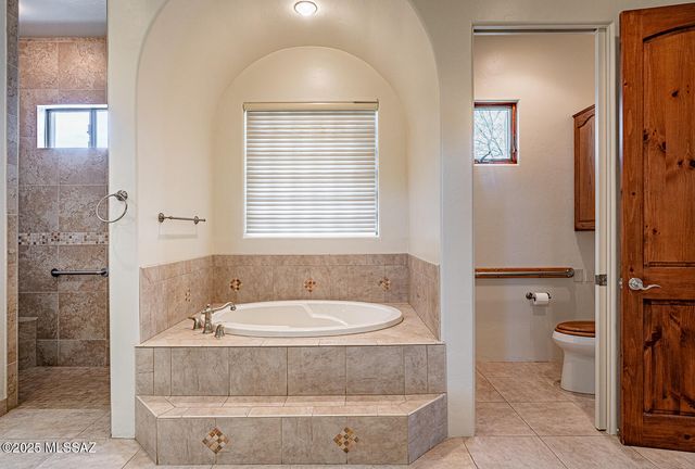 767 E Canyon Rock Road, Green Valley, AZ 85614