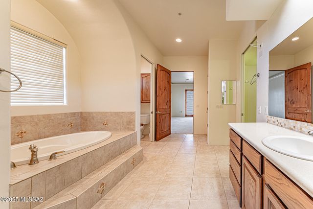 767 E Canyon Rock Road, Green Valley, AZ 85614