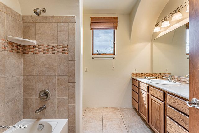 767 E Canyon Rock Road, Green Valley, AZ 85614