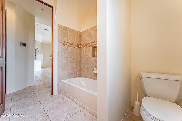 767 E Canyon Rock Road, Green Valley, AZ 85614