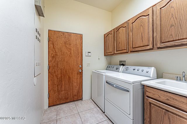 767 E Canyon Rock Road, Green Valley, AZ 85614