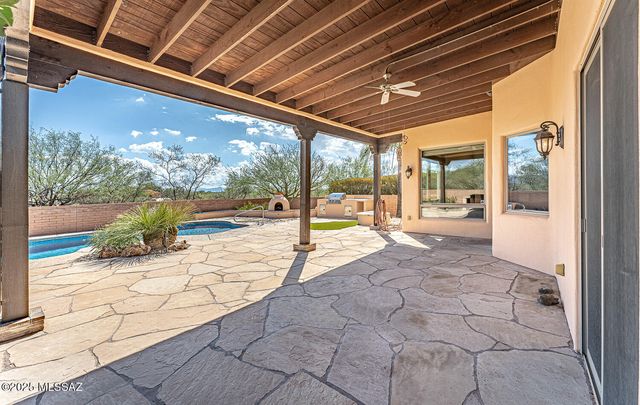 767 E Canyon Rock Road, Green Valley, AZ 85614