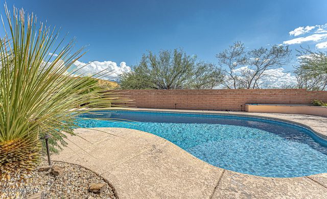 767 E Canyon Rock Road, Green Valley, AZ 85614