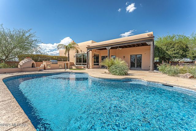 767 E Canyon Rock Road, Green Valley, AZ 85614