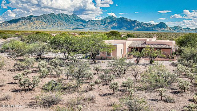 767 E Canyon Rock Road, Green Valley, AZ 85614