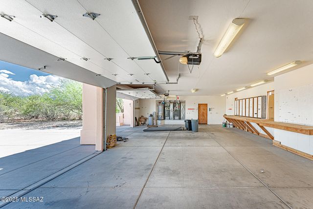 767 E Canyon Rock Road, Green Valley, AZ 85614