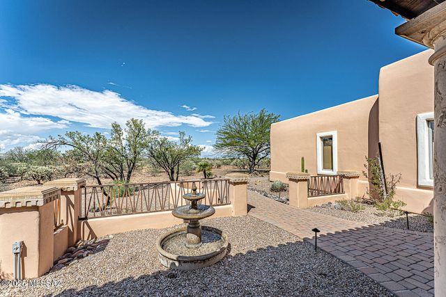 767 E Canyon Rock Road, Green Valley, AZ 85614