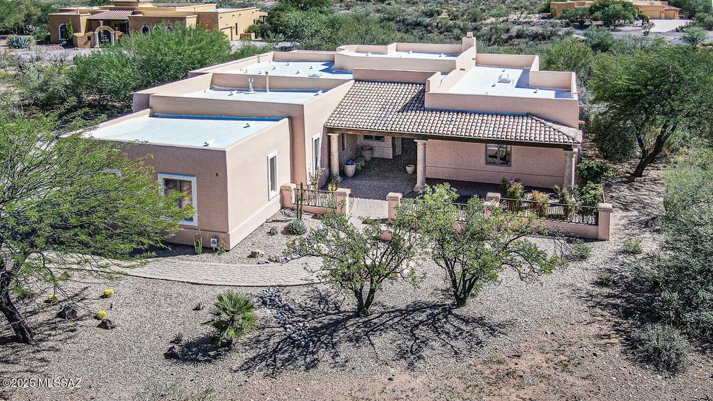 767 E Canyon Rock Road, Green Valley, AZ 85614