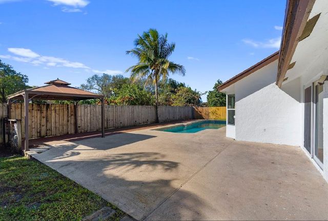 7060 NW 47th Place, Lauderhill, FL 33319