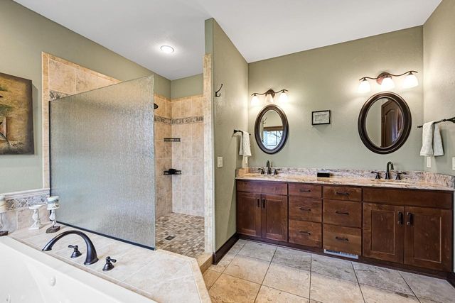 4722 W Oakwood ROAD, Franklin, WI 53132