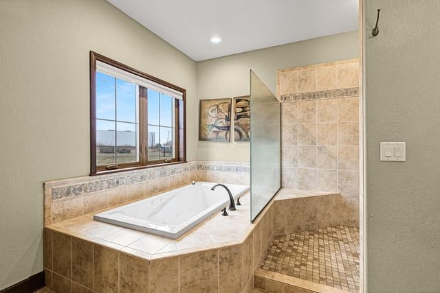 4722 W Oakwood ROAD, Franklin, WI 53132