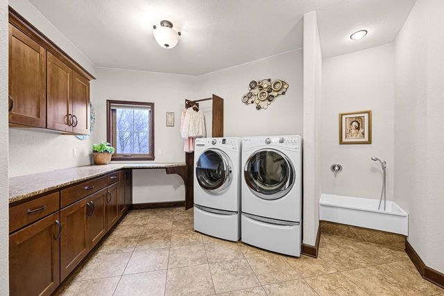 4722 W Oakwood ROAD, Franklin, WI 53132