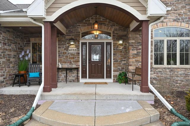 4722 W Oakwood ROAD, Franklin, WI 53132