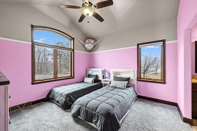 4722 W Oakwood ROAD, Franklin, WI 53132