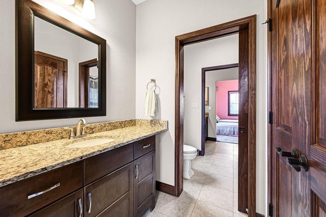 4722 W Oakwood ROAD, Franklin, WI 53132