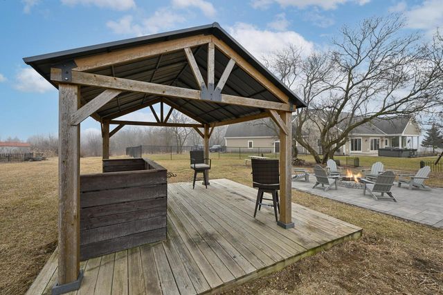 4722 W Oakwood ROAD, Franklin, WI 53132