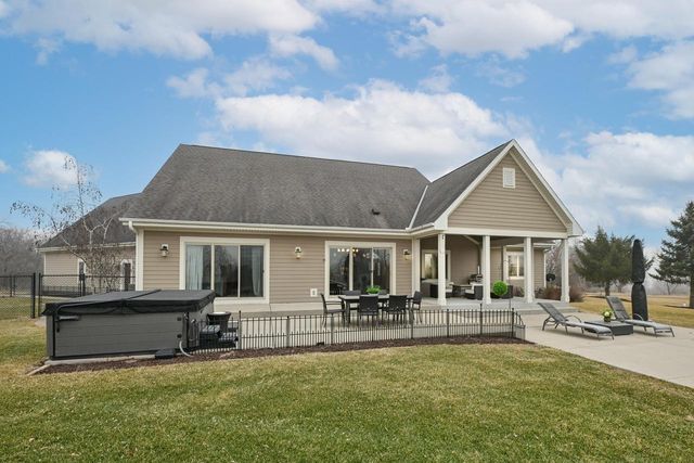 4722 W Oakwood ROAD, Franklin, WI 53132