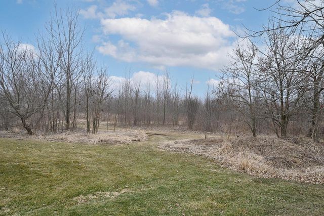 4722 W Oakwood ROAD, Franklin, WI 53132