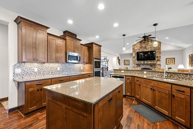 4722 W Oakwood ROAD, Franklin, WI 53132