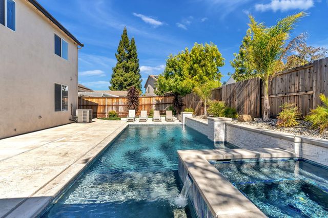 9700 Glacier Creek Way, Elk Grove, CA 95624