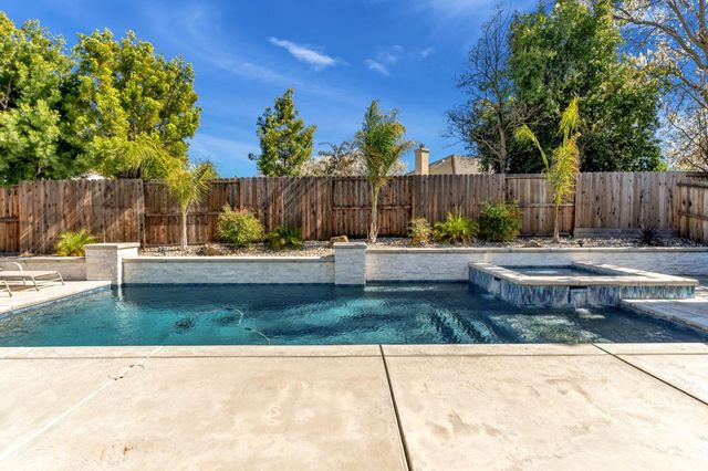 9700 Glacier Creek Way, Elk Grove, CA 95624