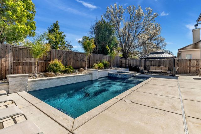 9700 Glacier Creek Way, Elk Grove, CA 95624