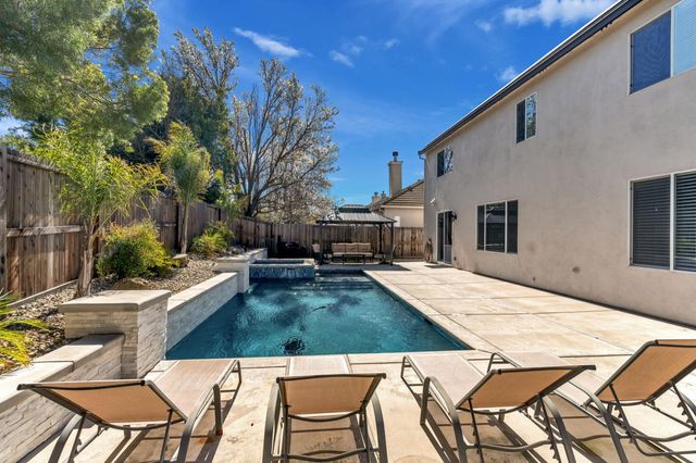 9700 Glacier Creek Way, Elk Grove, CA 95624