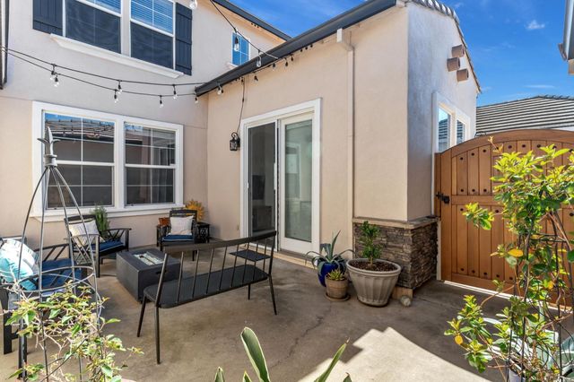 9700 Glacier Creek Way, Elk Grove, CA 95624