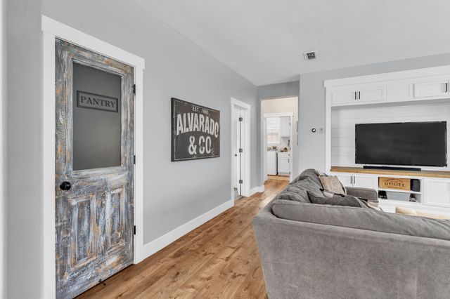 9700 Glacier Creek Way, Elk Grove, CA 95624