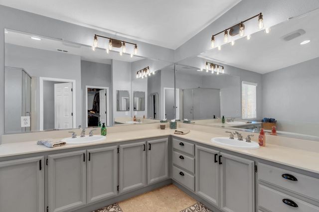 9700 Glacier Creek Way, Elk Grove, CA 95624