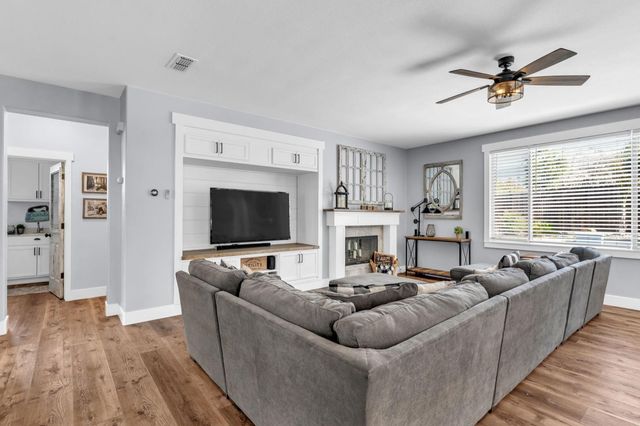 9700 Glacier Creek Way, Elk Grove, CA 95624