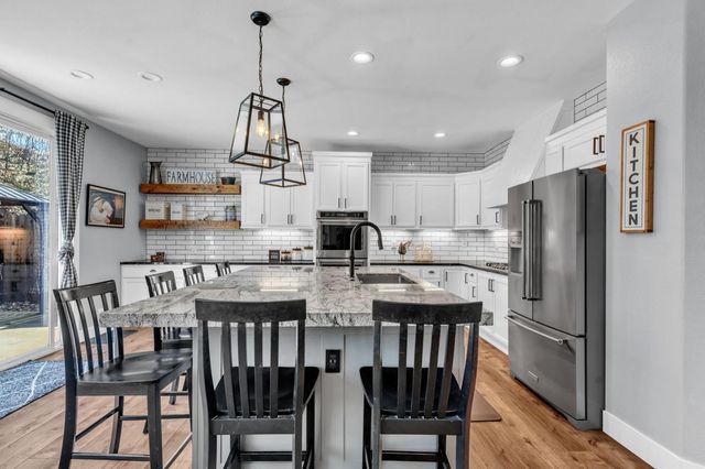 9700 Glacier Creek Way, Elk Grove, CA 95624