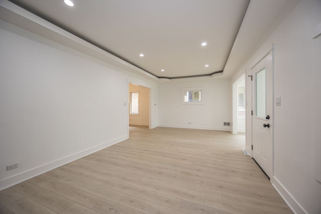 7617 S Crandon Avenue, Chicago, IL 60649 — photo 5